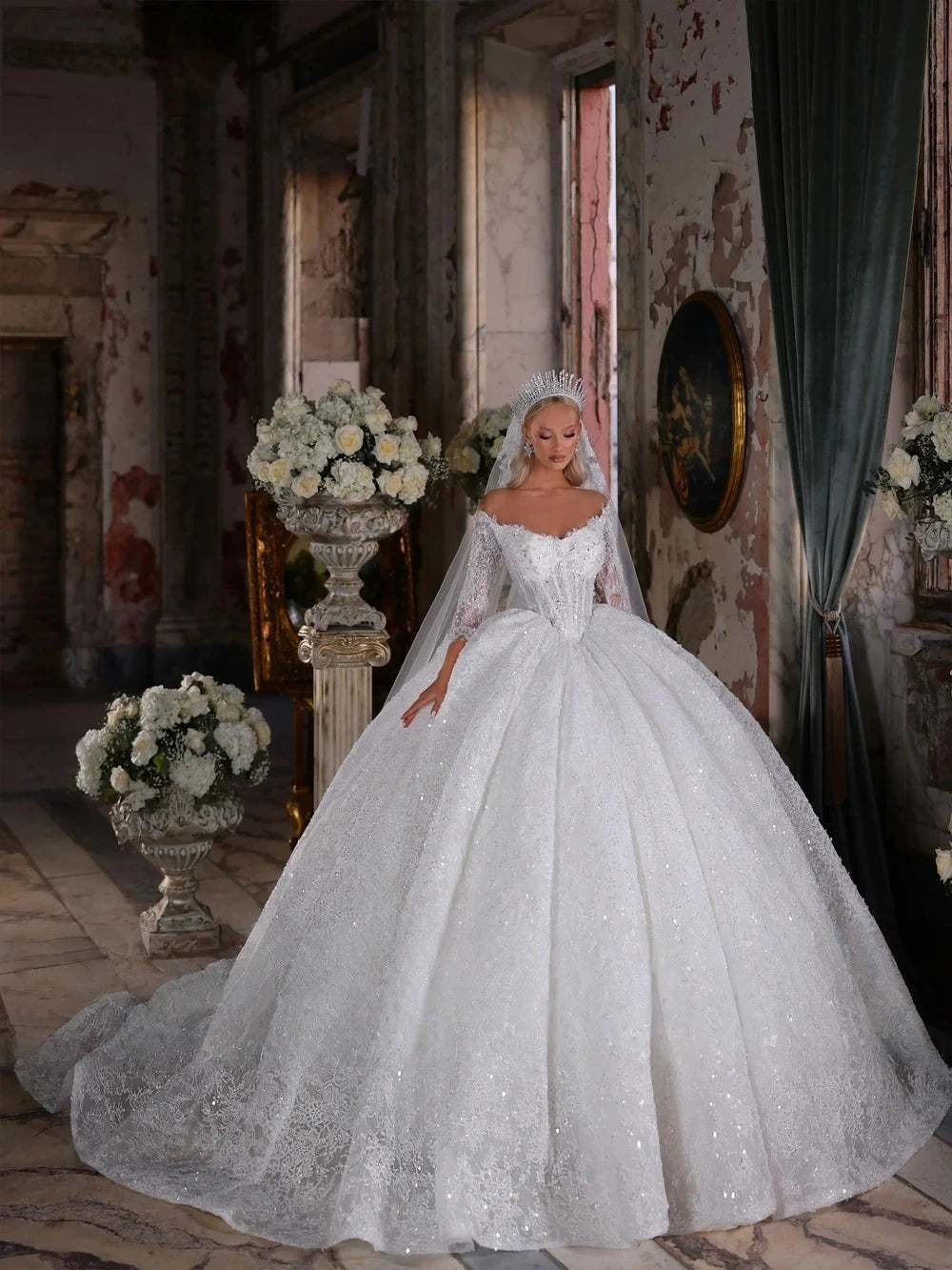 Robe de mariée princesse perlée en dentelle – CLEVI Paris
