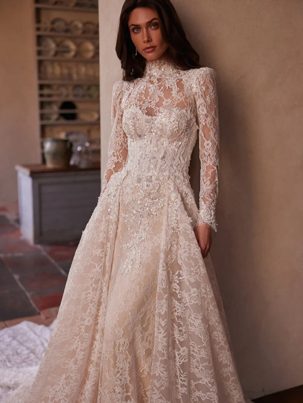 Robe de mariée sirène en dentelle à col haut – CLEVI Paris