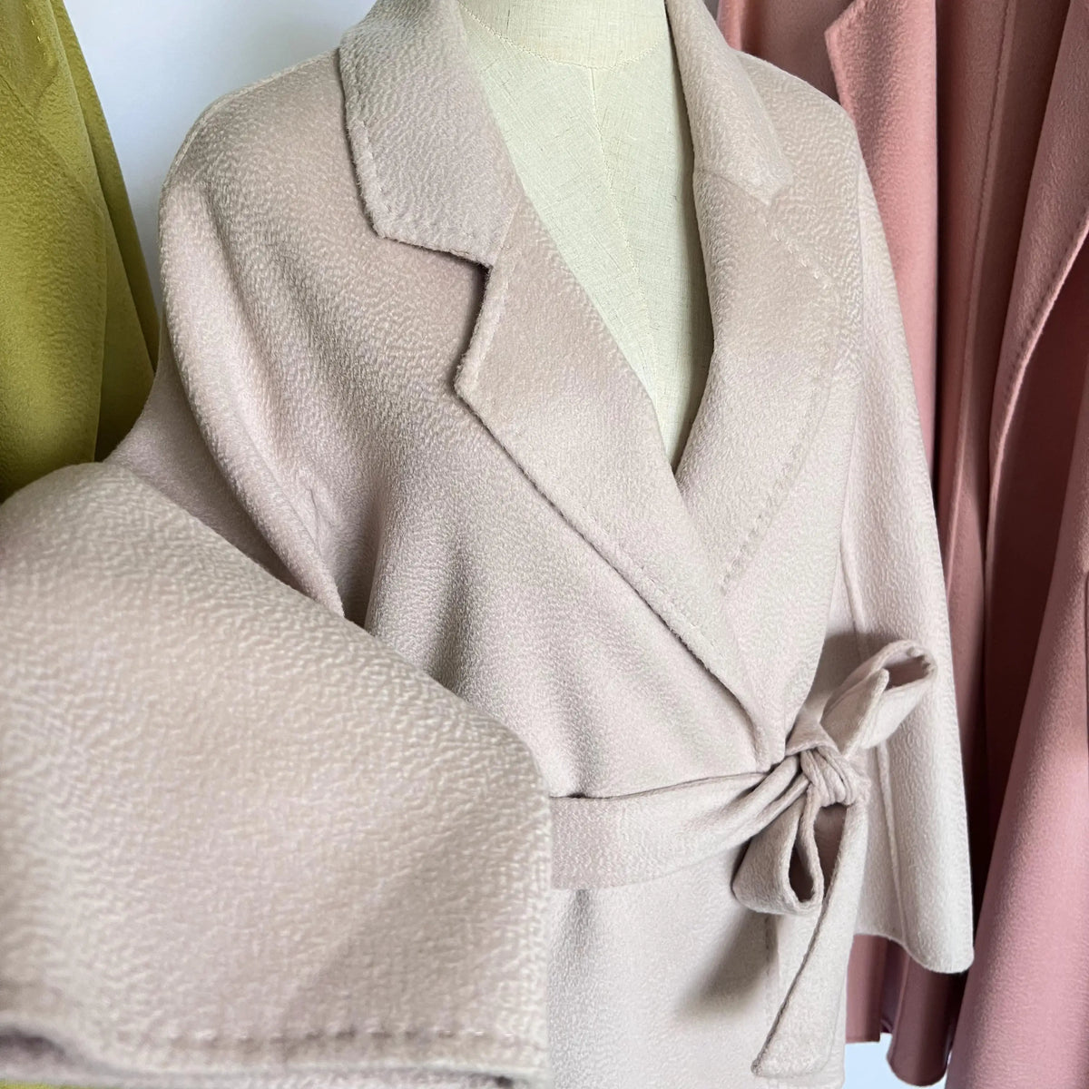 Manteau long femme en laine à revers – CLEVI Paris