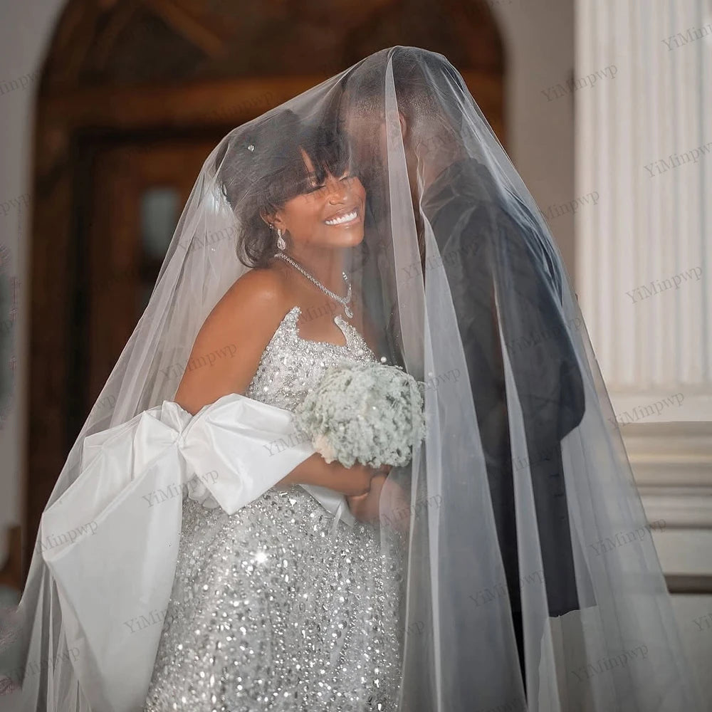 Robe de mariée courte à cristaux – CLEVI Paris