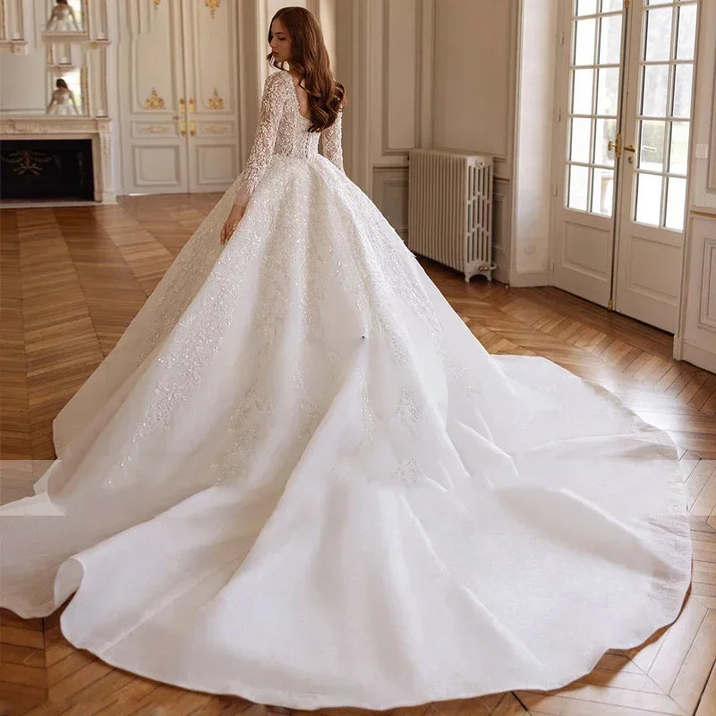 Robe de mariée princesse perlée à col cœur – CLEVI Paris