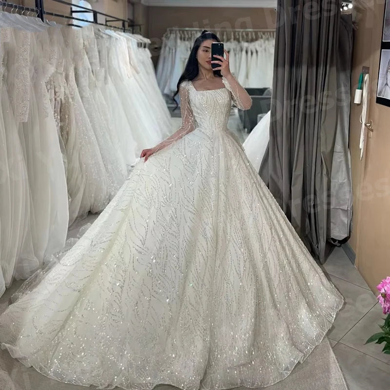 Robe de mariée trapèze brodée et pailletée – CLEVI Paris