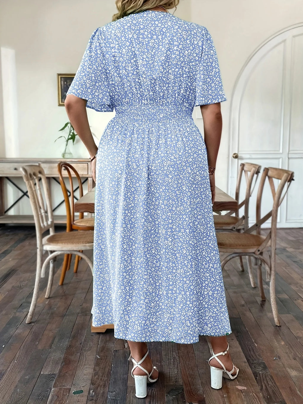 Robe Florale Grande Taille Femme Col V Manches Courtes Style Plage – CLEVI Paris