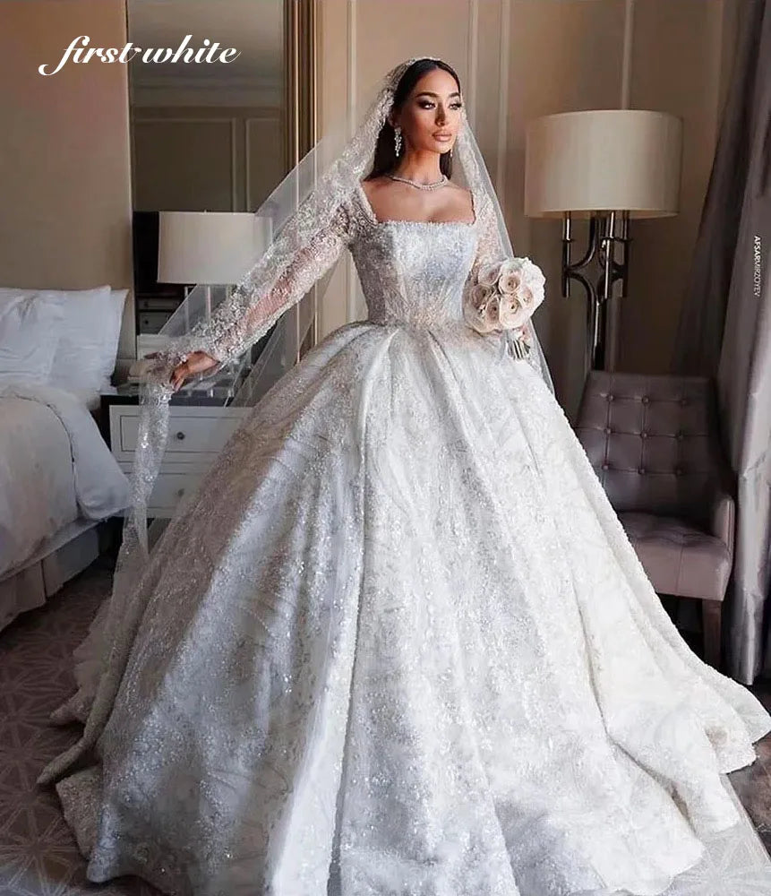 Robe de mariée princesse en tulle à manches longues – CLEVI Paris