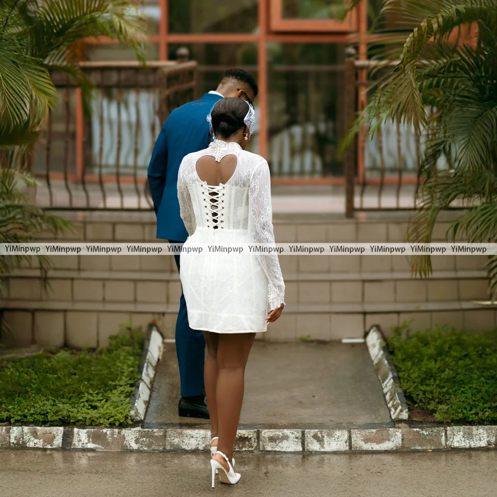 Robe de mariée courte en dentelle et tulle – CLEVI Paris